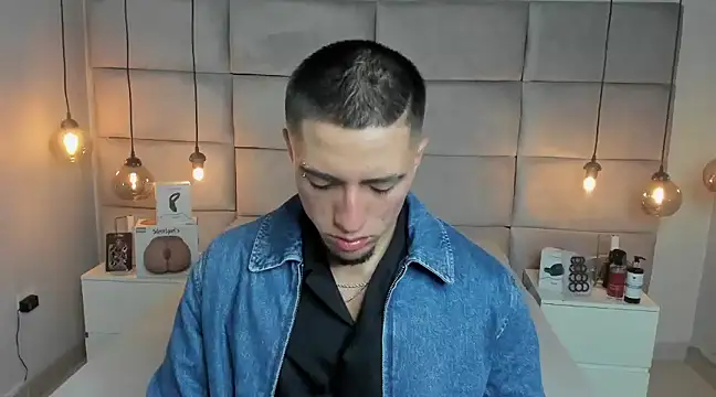Snapshot of King_Dante_ chatting on February 12, 2025, 9:11 pm King Dante  online show from February 12, 2025, 9:11 pm