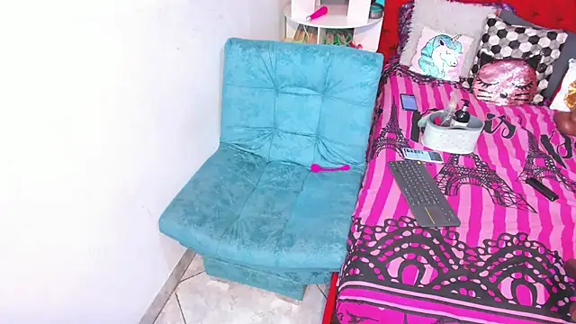 Snapshot of larafoxter chatting on February 13, 2026, 10:39 pm larafoxter online show from February 13, 2026, 10:39 pm