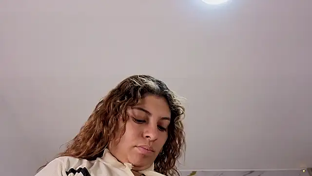 Snapshot of agatha_97_ chatting on February 25, 2026, 2:43 am agatha 97 online show from February 25, 2026, 2:43 am