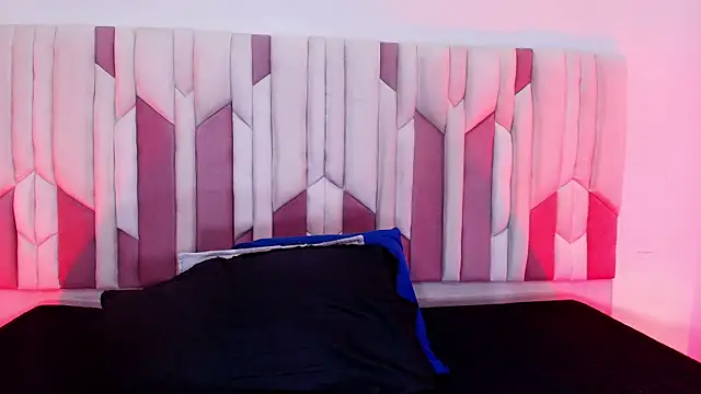 mia stanfort online show from November 4, 2025, 7:13 pm