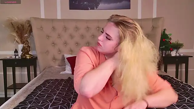 KarenLong online show from December 3, 2024, 1:52 am