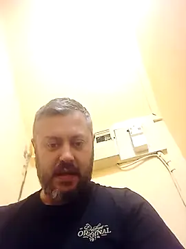 Snapshot of richton62 chatting on July 18, 2026, 6:39 am richton62 online show from July 18, 2026, 6:39 am