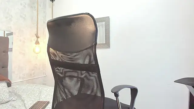 Snapshot of maddy_cooper_ chatting on December 4, 2024, 1:14 am maddy cooper online show from December 4, 2024, 1:14 am