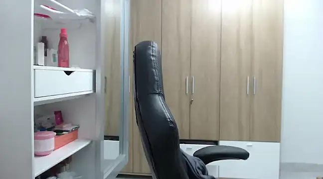 RoxanaLove9 online show from February 10, 2025, 1:46 am