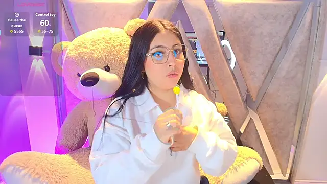 Annie9  online show from November 8, 2025, 4:01 am