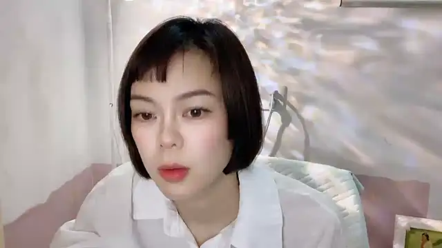 Linda-LL online show from October 24, 2025, 2:02 pm