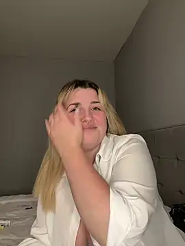 Snapshot of Curvy_Rosie99 chatting on December 24, 2024, 6:39 pm Curvy Rosie99 online show from December 24, 2024, 6:39 pm