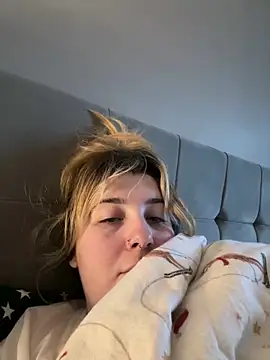 Snapshot of Curvy_Rosie99 chatting on December 27, 2024, 2:12 pm Curvy Rosie99 online show from December 27, 2024, 2:12 pm