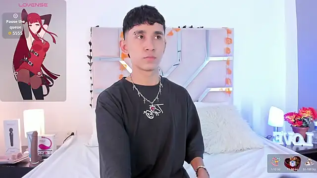 Thayler jones online show from November 4, 2025, 8:30 pm