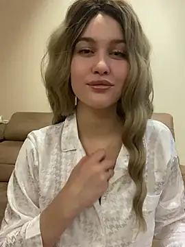 Snapshot of KikiWatson chatting on December 13, 2024, 7:53 pm KikiWatson online show from December 13, 2024, 7:53 pm
