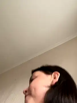 Snapshot of KikiWatson chatting on October 3, 2025, 8:22 am KikiWatson online show from October 3, 2025, 8:22 am