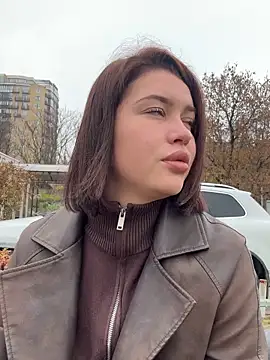 KikiWatson online show from November 13, 2025, 7:07 am