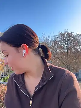 KikiWatson online show from November 17, 2025, 7:03 am