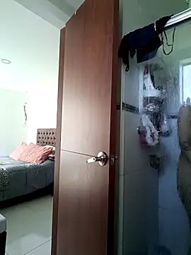 Snapshot of your_red_rose_ chatting on December 11, 2024, 1:28 pm your red rose online show from December 11, 2024, 1:28 pm