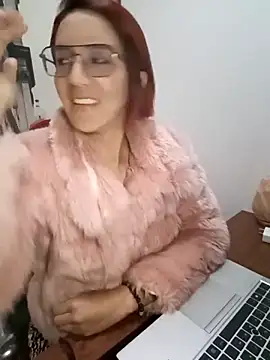 Snapshot of your_red_rose_ chatting on December 11, 2024, 4:31 pm your red rose online show from December 11, 2024, 4:31 pm