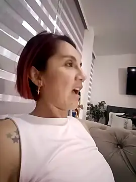 Snapshot of your_red_rose_ chatting on December 26, 2024, 10:52 pm your red rose online show from December 26, 2024, 10:52 pm