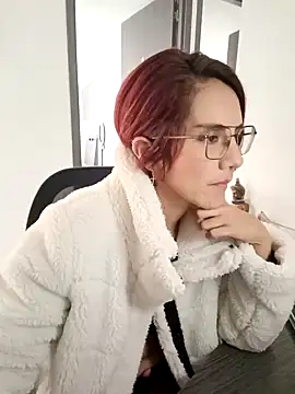 Snapshot of your_red_rose_ chatting on January 14, 2025, 7:43 pm your red rose online show from January 14, 2025, 7:43 pm