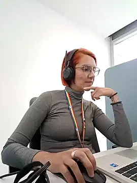 Snapshot of your_red_rose_ chatting on January 29, 2025, 3:58 pm your red rose online show from January 29, 2025, 3:58 pm