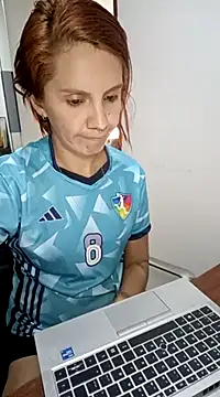 Snapshot of your_red_rose_ chatting on February 27, 2025, 7:15 pm your red rose online show from February 27, 2025, 7:15 pm