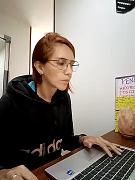 Snapshot of your_red_rose_ chatting on February 28, 2025, 4:20 pm your red rose online show from February 28, 2025, 4:20 pm