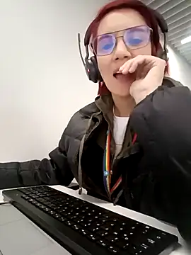 Snapshot of your_red_rose_ chatting on March 6, 2025, 1:14 pm your red rose online show from March 6, 2025, 1:14 pm