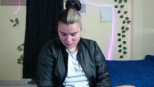 Snapshot of Nika_1_ chatting on January 10, 2026, 9:30 pm Nika 1 online show from January 10, 2026, 9:30 pm