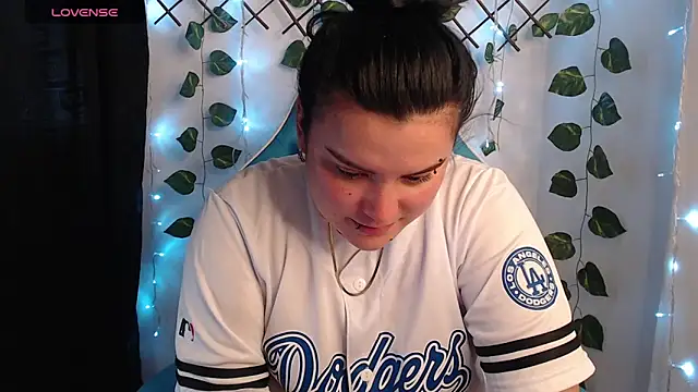 Nika 1  online show from May 14, 2026, 9:32 pm