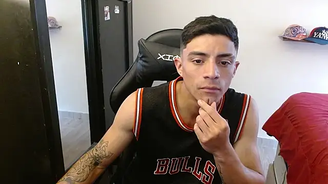 Snapshot of kv___xxx_ chatting on January 15, 2026, 4:33 pm kv xxx online show from January 15, 2026, 4:33 pm