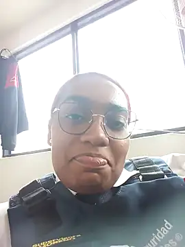 Snapshot of Cinnamon-Skin chatting on January 3, 2025, 9:15 pm Cinnamon-Skin online show from January 3, 2025, 9:15 pm