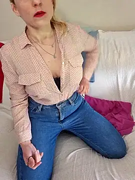 Snapshot of JennyCoquine chatting on November 23, 2025, 10:15 am JennyCoquine online show from November 23, 2025, 10:15 am