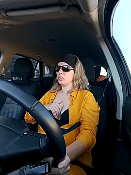 Snapshot of uber_babe chatting on January 7, 2026, 8:50 am uber babe online show from January 7, 2026, 8:50 am