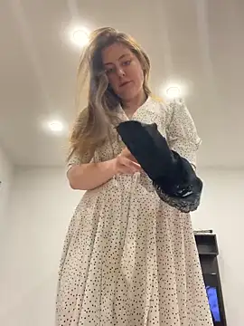 Topvi  online show from December 15, 2025, 2:32 pm