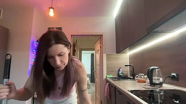 Snapshot of jainesummer chatting on December 17, 2025, 7:47 am jainesummer online show from December 17, 2025, 7:47 am