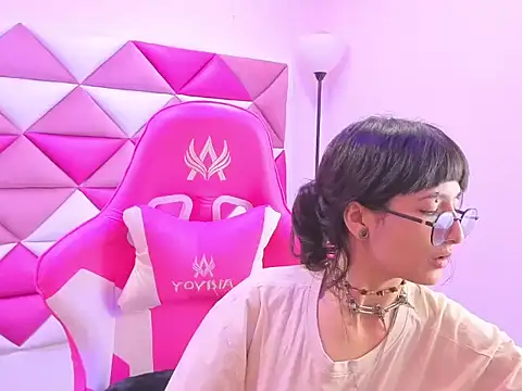 Snapshot of Danny_Face chatting on November 10, 2025, 2:05 pm Danny Face online show from November 10, 2025, 2:05 pm