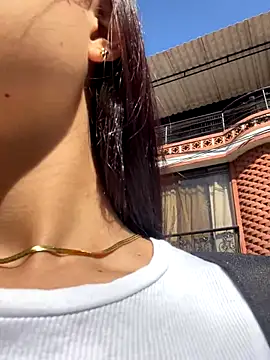 HannaRhodes online show from November 21, 2025, 1:54 pm