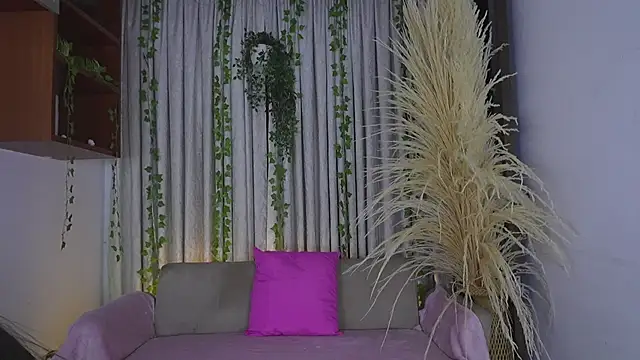 HannaRhodes online show from March 19, 2026, 2:48 am