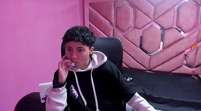 Snapshot of Im_Mathias chatting on January 17, 2025, 2:29 am Im Mathias online show from January 17, 2025, 2:29 am