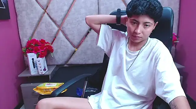 Snapshot of Im_Mathias chatting on February 7, 2025, 8:01 am Im Mathias online show from February 7, 2025, 8:01 am