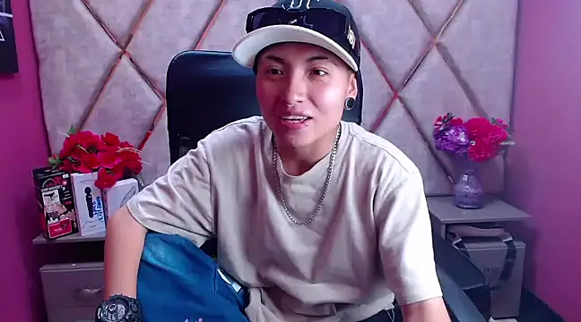 Snapshot of Im_Mathias chatting on February 12, 2025, 7:02 am Im Mathias online show from February 12, 2025, 7:02 am