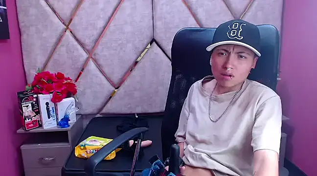 Snapshot of Im_Mathias chatting on February 12, 2025, 10:03 am Im Mathias online show from February 12, 2025, 10:03 am