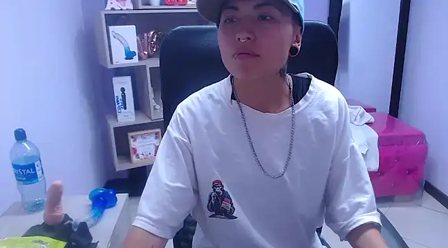 Snapshot of Im_Mathias chatting on February 13, 2025, 3:18 am Im Mathias online show from February 13, 2025, 3:18 am