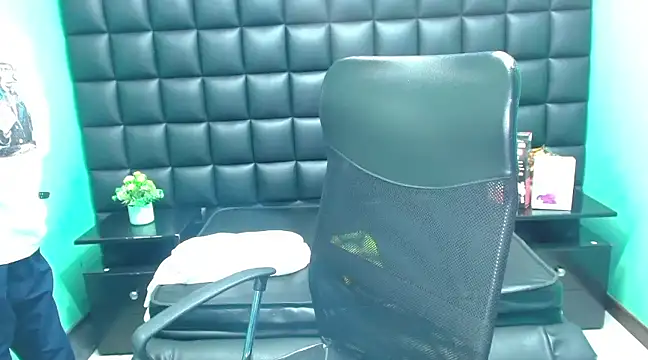 Snapshot of Im_Mathias chatting on March 13, 2025, 2:27 am Im Mathias online show from March 13, 2025, 2:27 am