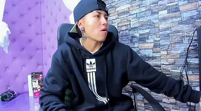 Snapshot of Im_Mathias chatting on March 18, 2025, 2:36 am Im Mathias online show from March 18, 2025, 2:36 am