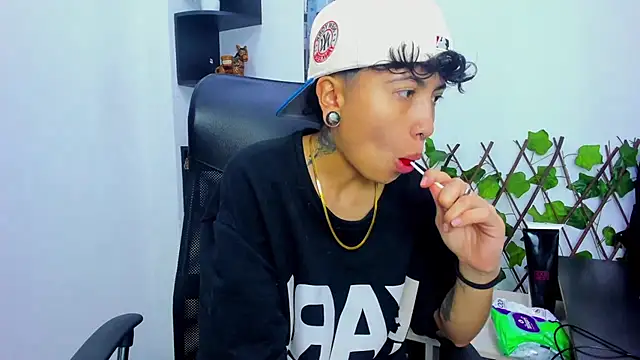 Snapshot of Im_Mathias chatting on November 8, 2025, 4:23 am Im Mathias online show from November 8, 2025, 4:23 am