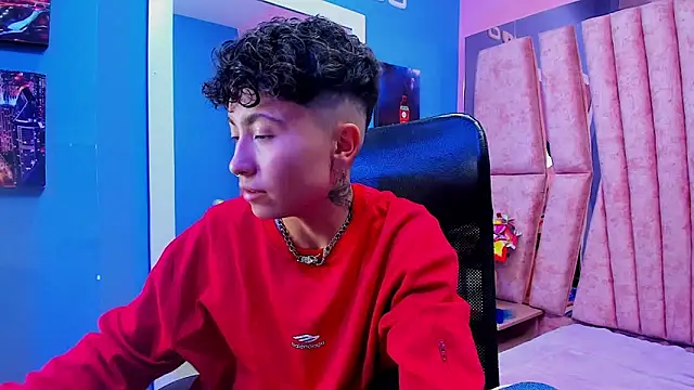 Snapshot of Im_Mathias chatting on December 5, 2025, 1:25 am Im Mathias online show from December 5, 2025, 1:25 am