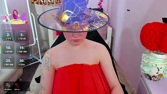 DreamyLuna online show from October 17, 2025, 8:55 pm