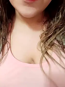 Snapshot of Hotoufia38 chatting on February 20, 2025, 6:57 pm Hotoufia38 online show from February 20, 2025, 6:57 pm