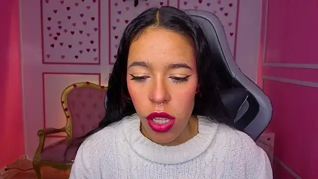 stephania t online show from November 21, 2025, 11:53 am