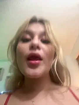 Snapshot of valeria_gomezx chatting on December 17, 2024, 2:44 am valeria gomezx online show from December 17, 2024, 2:44 am