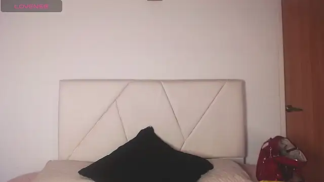 julz 03 online show from November 12, 2025, 11:47 pm